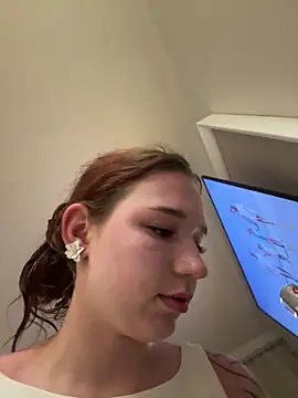 Shirley Thomas online show from November 14, 10:46 pm