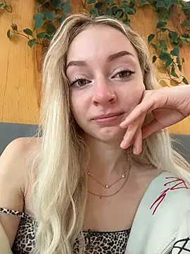 Snapshot of melissa_grr chatting on July 8, 2:07 pm melissa grr online show from July 8, 2:07 pm