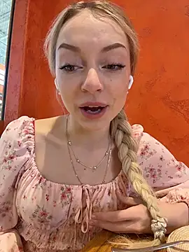 Snapshot of melissa_grr chatting on July 22, 1:46 pm melissa grr online show from July 22, 1:46 pm