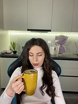 CurlyLara online show from April 11, 4:42 am