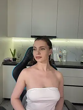 CurlyLara online show from April 9, 6:19 am