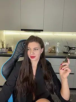 CurlyLara online show from February 26, 6:30 pm