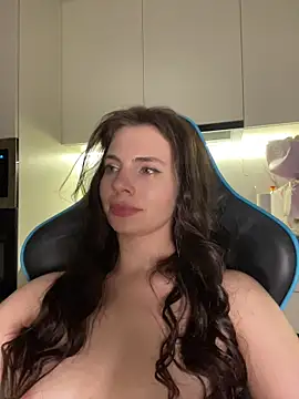 CurlyLara online show from April 11, 7:50 pm