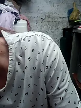 Snapshot of EvelyneClark chatting on February 5, 8:46 pm EvelyneClark online show from February 5, 8:46 pm