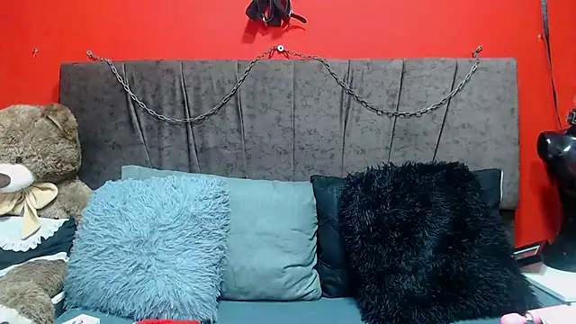 Snapshot of EvelyneClark chatting on February 17, 4:06 pm EvelyneClark online show from February 17, 4:06 pm