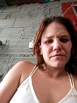 Snapshot of EvelyneClark chatting on February 6, 8:45 pm EvelyneClark online show from February 6, 8:45 pm