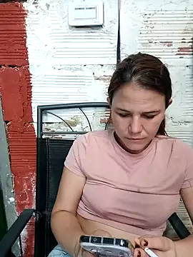 Snapshot of EvelyneClark chatting on February 3, 8:03 pm EvelyneClark online show from February 3, 8:03 pm