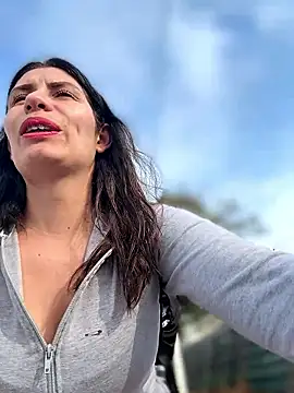 Alysson-- online show from April 22, 12:34 pm