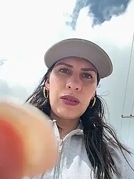 Alysson-- online show from April 14, 2:00 pm