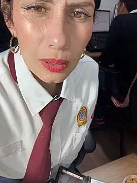 Snapshot of Alysson-- chatting on May 19, 2:35 pm Alysson-- online show from May 19, 2:35 pm