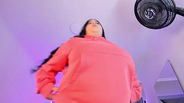 Snapshot of AmberiniHoffman chatting on November 18, 11:35 am AmberiniHoffman online show from November 18, 11:35 am