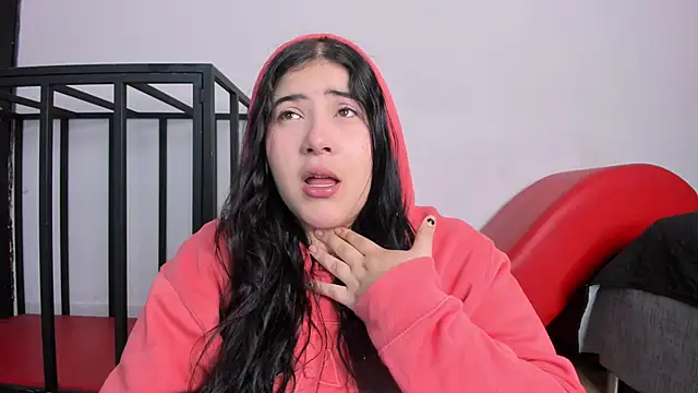 Snapshot of AmberiniHoffman chatting on December 3, 11:20 am AmberiniHoffman online show from December 3, 11:20 am