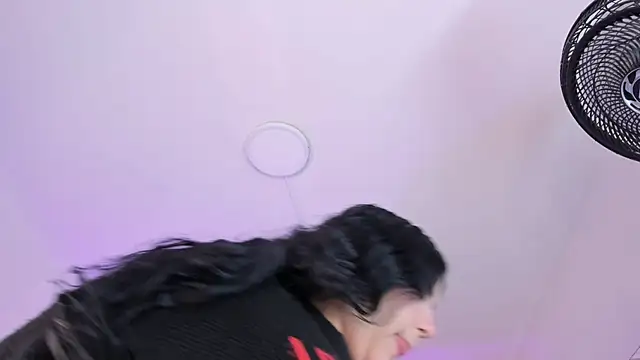 Snapshot of AmberiniHoffman chatting on October 27, 12:06 pm AmberiniHoffman online show from October 27, 12:06 pm