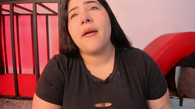 Snapshot of AmberiniHoffman chatting on December 2, 11:45 am AmberiniHoffman online show from December 2, 11:45 am