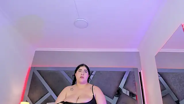 Snapshot of AmberiniHoffman chatting on March 7, 4:22 pm AmberiniHoffman online show from March 7, 4:22 pm