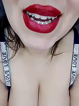 Snapshot of sexy-mariya chatting on October 18, 3:47 pm sexy-mariya online show from October 18, 3:47 pm