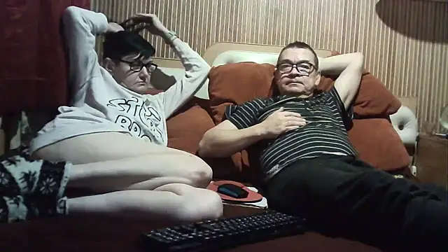 AlanaLaDream online show from December 4, 4:50 pm