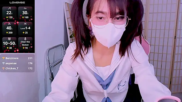 Snapshot of desiregirl69 chatting on February 26, 6:15 pm desiregirl69 online show from February 26, 6:15 pm