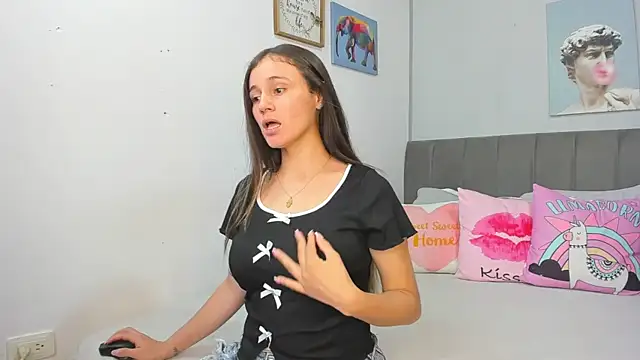 naughtyloverss online show from May 21, 2:36 pm