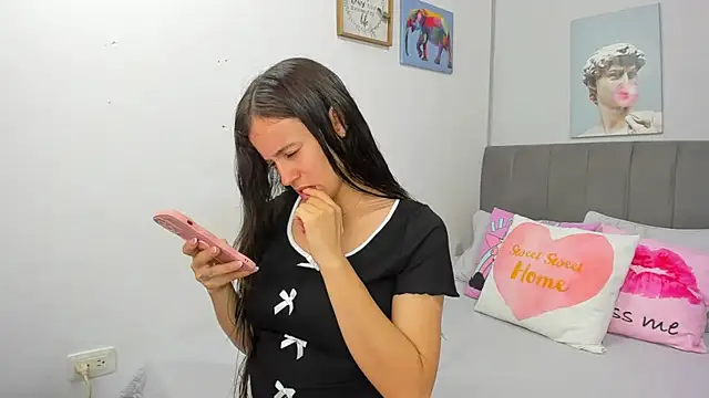 naughtyloverss online show from May 13, 2:57 pm
