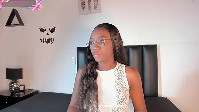 Khenta Michells online show from October 27, 11:11 am