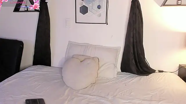 Khenta Michells online show from February 21, 10:39 am