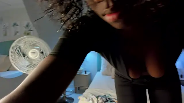 Khenta Michells online show from March 18, 11:00 am