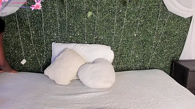 Khenta Michells online show from February 4, 10:32 am