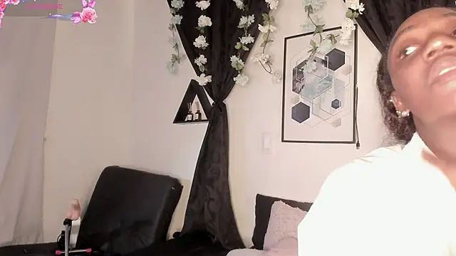 Snapshot of Khenta_Michells chatting on April 30, 10:55 am Khenta Michells online show from April 30, 10:55 am