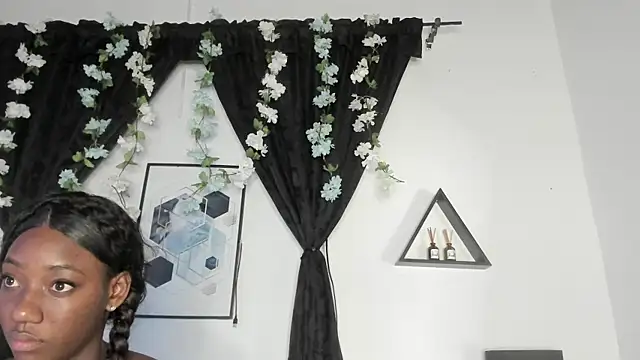 Khenta Michells online show from April 13, 10:30 am