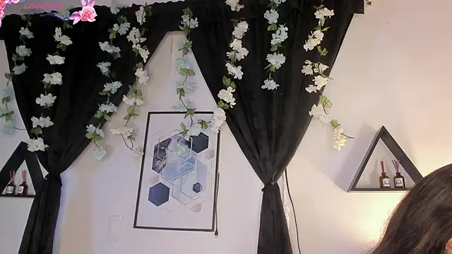 Snapshot of Khenta_Michells chatting on May 12, 10:54 am Khenta Michells online show from May 12, 10:54 am