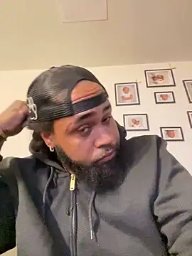 Snapshot of Pap1_Champo chatting on December 11, 8:15 am Pap1 Champo online show from December 11, 8:15 am