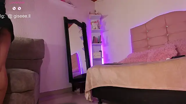 Gisell s online show from October 3, 8:32 pm