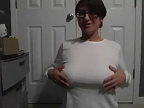 Snapshot of MsPink_Flamingtoes544 chatting on January 9, 8:45 am MsPink Flamingtoes544 online show from January 9, 8:45 am