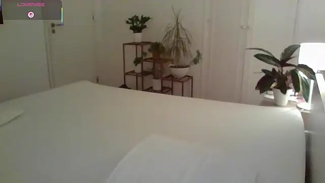 yournextdoorhottie online show from March 23, 9:25 pm