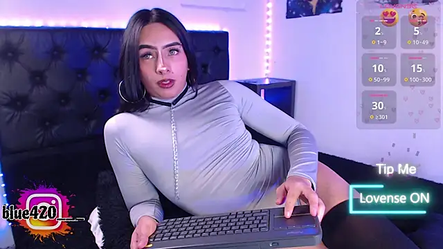 Skyler  blue4 online show from November 12, 9:07 pm