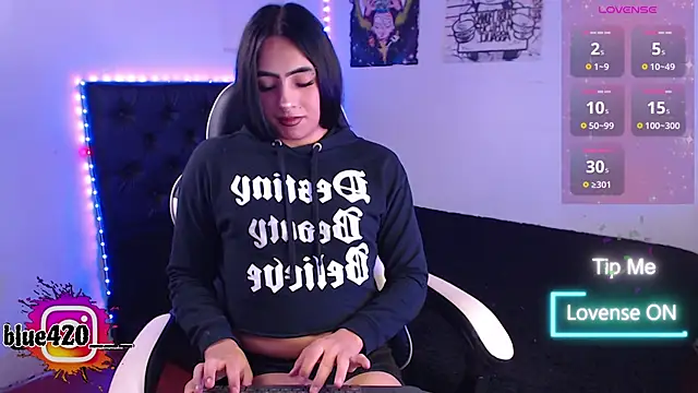 Skyler  blue4 online show from November 13, 9:08 pm