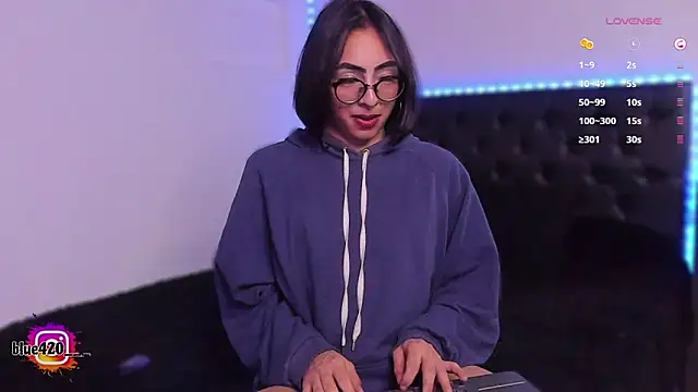 Skyler  blue4 online show from March 2, 4:50 am