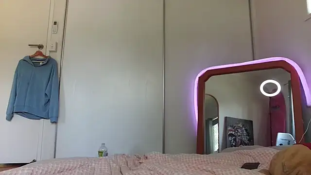 Snapshot of lexifeverr chatting on February 6, 2:33 am lexifeverr online show from February 6, 2:33 am