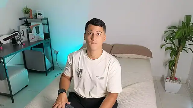 hot69temptation  online show from February 7, 3:42 pm