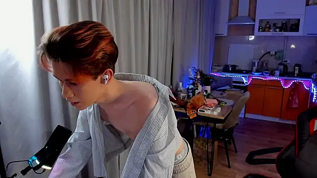 Snapshot of AndrewwCarter2 chatting on January 24, 5:53 pm AndrewwCarter2 online show from January 24, 5:53 pm