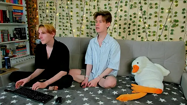 AndrewwCarter2 online show from March 5, 8:38 pm