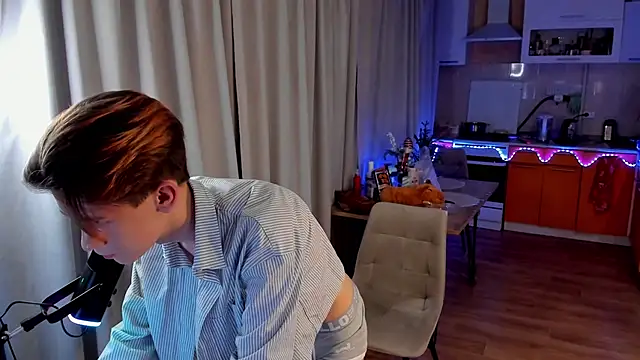 Snapshot of AndrewwCarter2 chatting on February 14, 11:09 pm AndrewwCarter2 online show from February 14, 11:09 pm