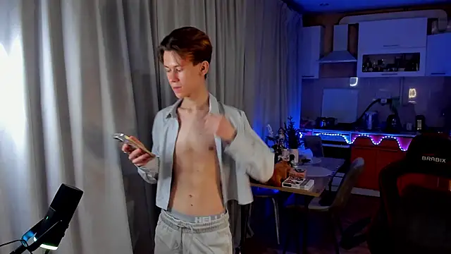 Snapshot of AndrewwCarter2 chatting on February 8, 6:11 pm AndrewwCarter2 online show from February 8, 6:11 pm