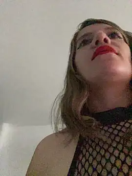 gwen ashly online show from April 13, 8:46 pm