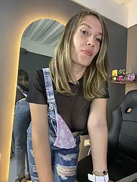 gwen ashly online show from March 28, 9:27 pm