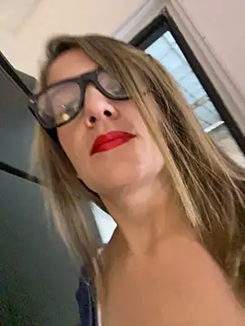 gwen ashly online show from April 7, 8:54 pm