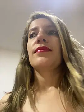 gwen ashly online show from April 16, 9:04 pm