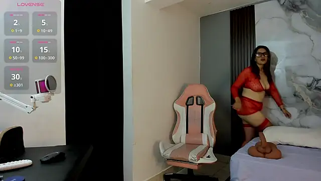 gwen ashly online show from November 12, 10:02 pm