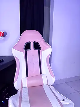 gwen ashly online show from October 22, 7:35 pm